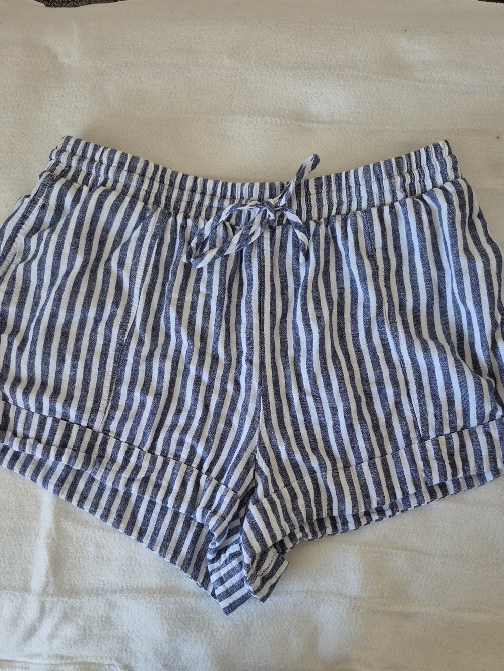 Universal Thread Blue and White Striped High Waist Women’s Shorts, XL